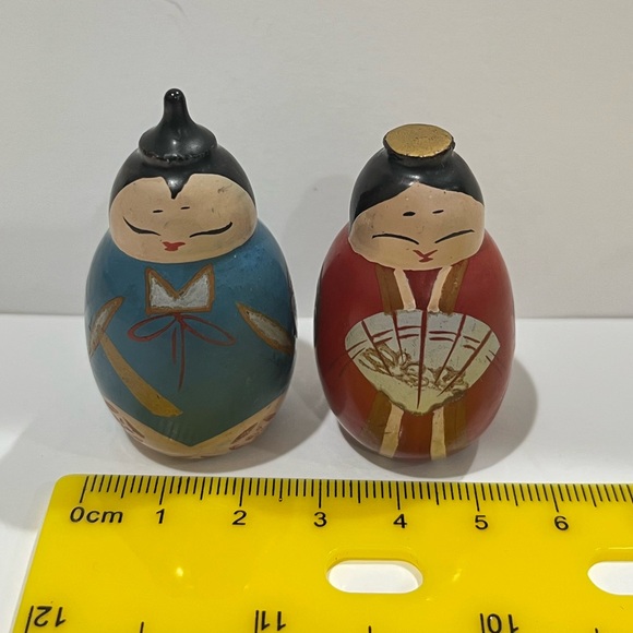 Japan Vtg Kokeshi Doll Couple Pair Round Kimono Wood Set Ouchi Nuri Mini Figure - Picture 8 of 9
